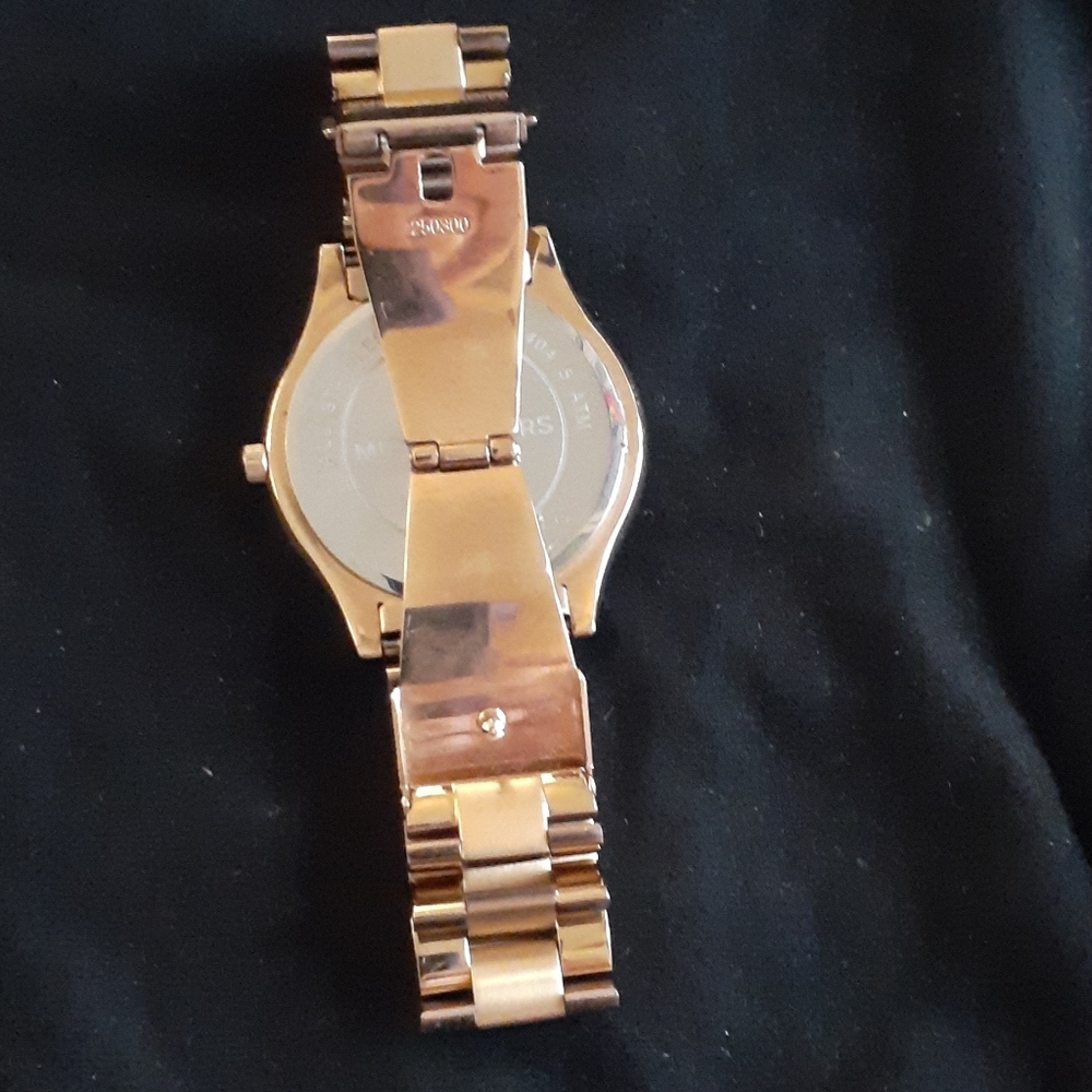 Watch - Picture 2 of 5